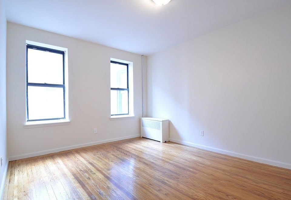 2nd image of 3355 Bainbridge Ave