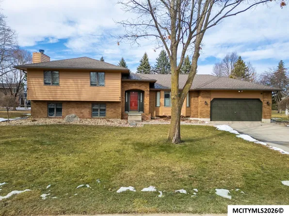 4 Field Rd, Mason City, IA 50401