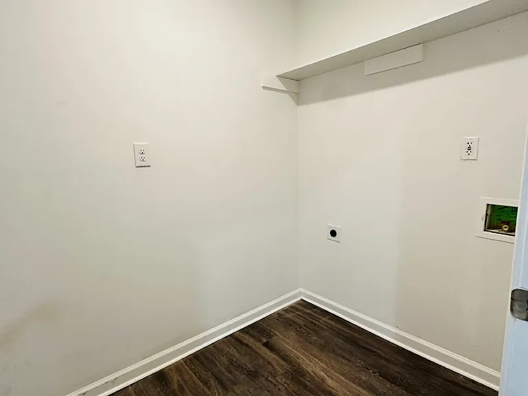 252 N Hollywood St — Photo 5