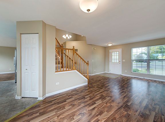 5th image of 906 Greenleaf Dr