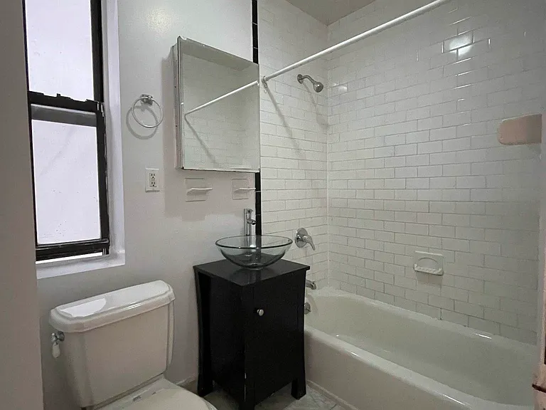 238 E 25th St #16 — Photo 11