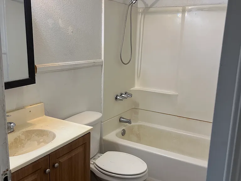 1041 Flora Ave — Photo 14