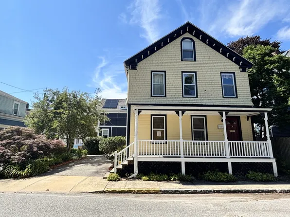 26 1/2 Calvert St, Newport, RI 02840