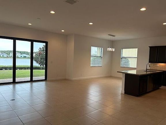 5th image of 249 SE Fascino Cir