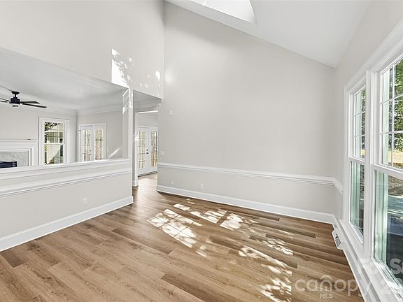 4th image of 101 Morrison Hill Rd