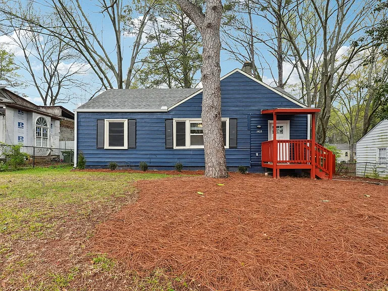 1435 Lanvale Dr SW — Photo 3