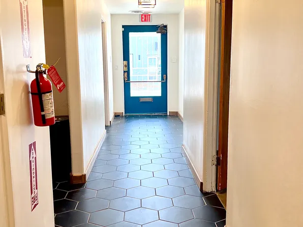 122 Bryn Mawr Dr SE #2, Albuquerque, NM 87106