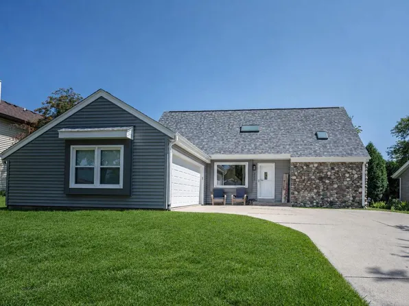 8560 S Sharon DRIVE, Oak Creek, WI 53154