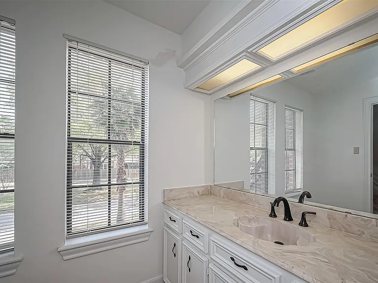 18307 Champion Forest Dr — Photo 24