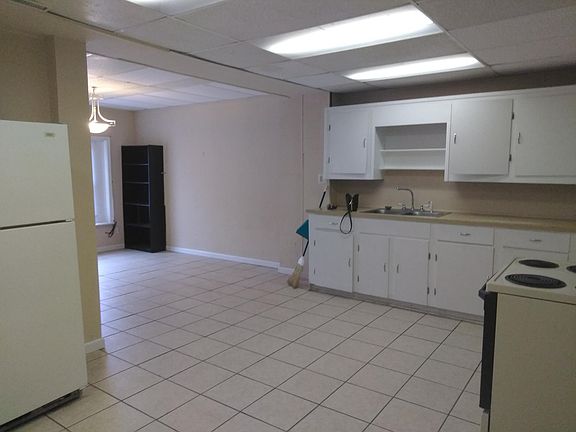 3rd image of 310 1/2 W Irvine St