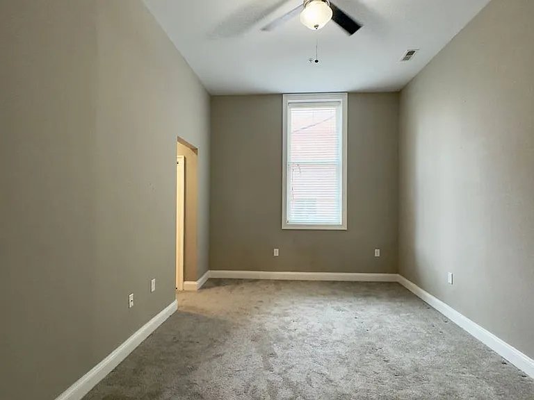 Apartment Units with In-Unit Laundry in Mt Vernon, Baltimore, MD! — Photo 21