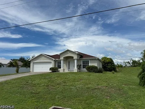 3 bed, 2.0 bath, 1639 sqft, $2,100 — Photo 2
