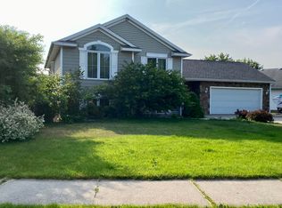 730 Ridgefield Dr, Coopersville, MI 49404