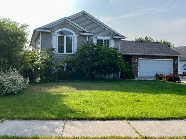 730 Ridgefield Dr, Coopersville, MI 49404