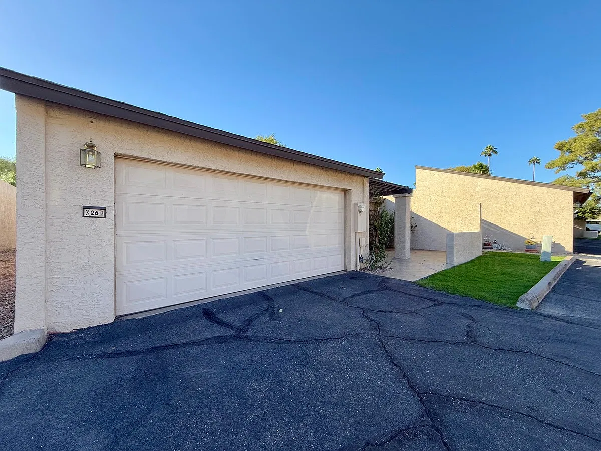 3 bed, 2.0 bath, 1787 sqft, $1,975 — Photo 3