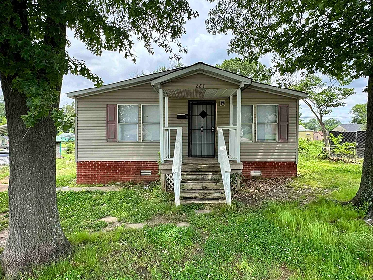 288 W Brooks Rd — Photo 1