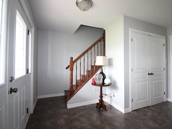 3rd image of 25 Parkview Dr