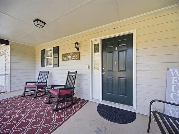 4th image of 10 Stoneview Cir