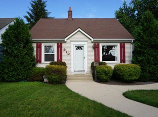 910 S 115th St, West Allis, WI 53214