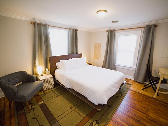 Master bedroom (back bedroom)