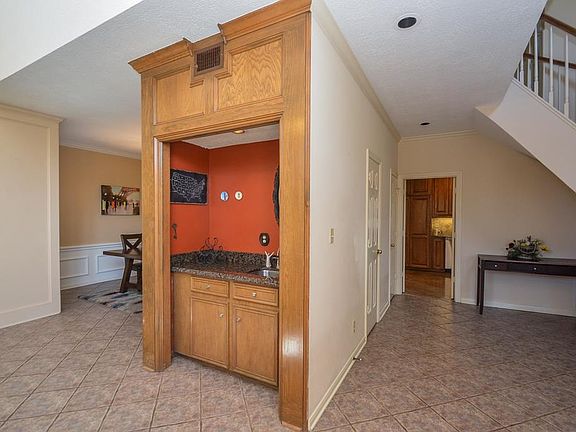 4th image of 15810 Woodcroft Dr