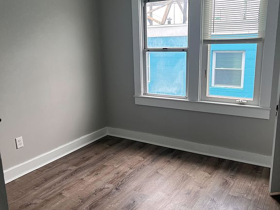 5th image of 210 N Division St Unit 2