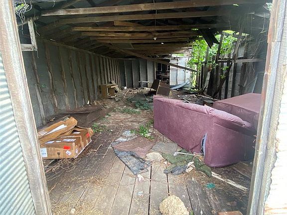2nd image of 1 E Howard St