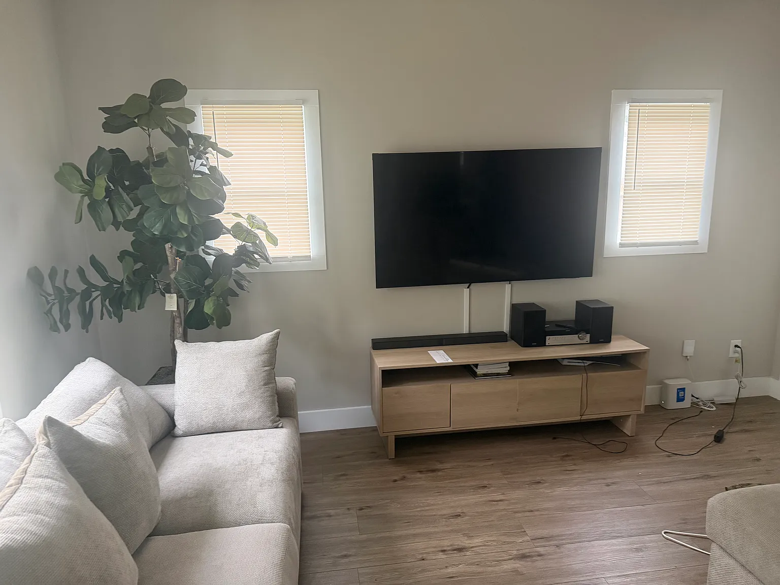 3 bed, 2.5 bath, 1550 sqft, $2,450 — Photo 2