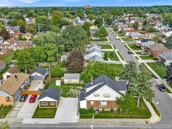 306 Foch Ave, Windsor, ON N8X 2V9