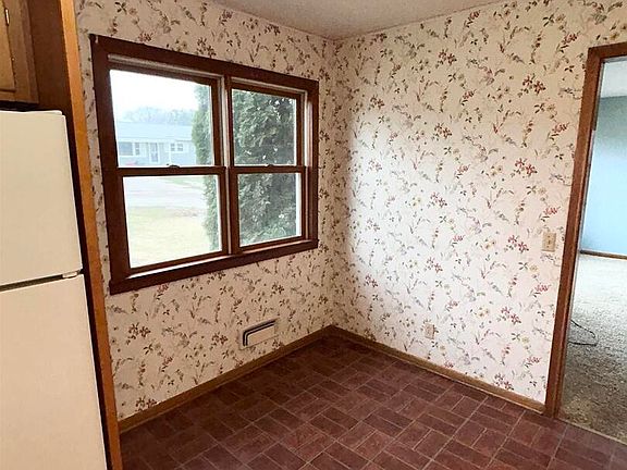 5th image of 1705 E Lawn Dr