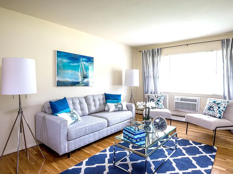 2-3 Stratford Apartments — Photo 13