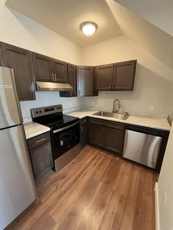 2 bed, 1.0 bath, $1,250 — Photo 2