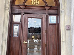 69 Park Dr APT 10, Boston, MA 02215