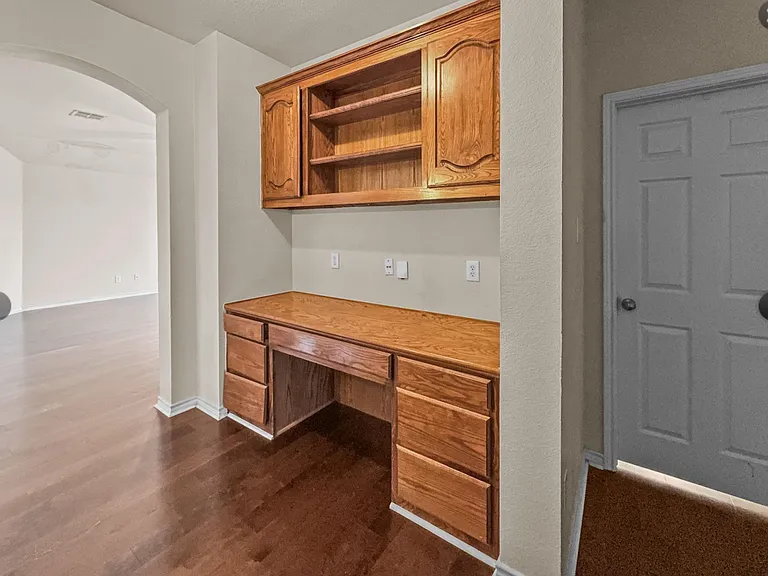 5530 Greensboro Dr — Photo 9