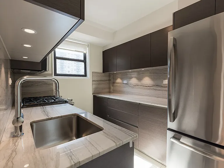 141 E 33rd St #10B — Photo 5