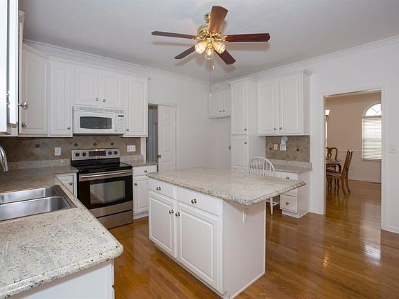 4th image of 3038 Audubon Dr