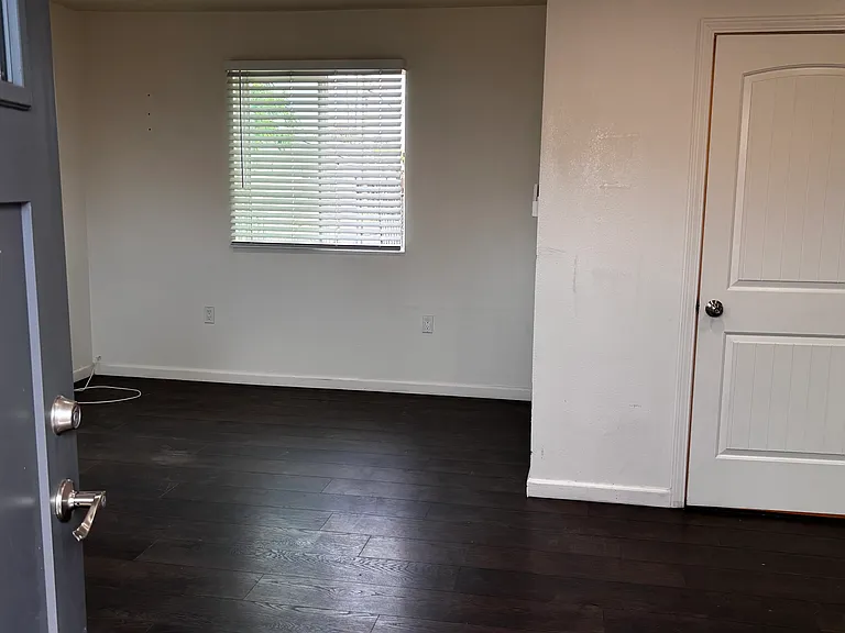 7922 Lindley Ave — Photo 9