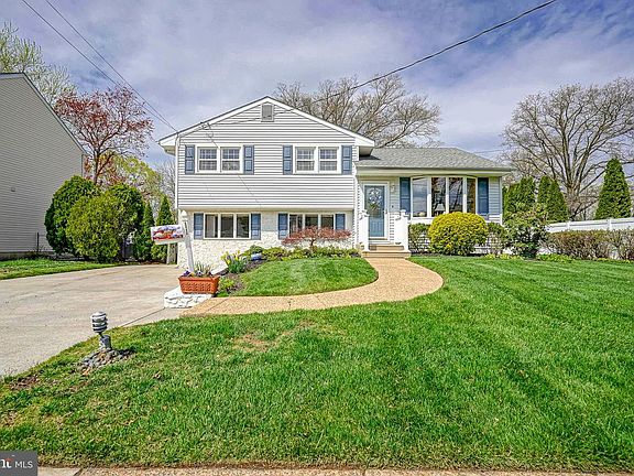 2nd image of 11 Cherry Ln