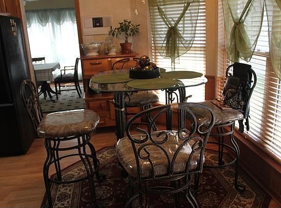5th image of 27 Melrose Dr