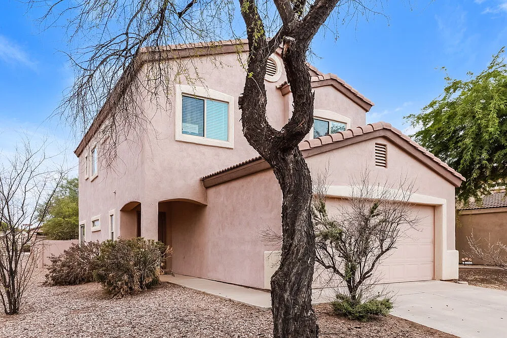 4 bed, 2.5 bath, 1965 sqft, $1,995 — Photo 4