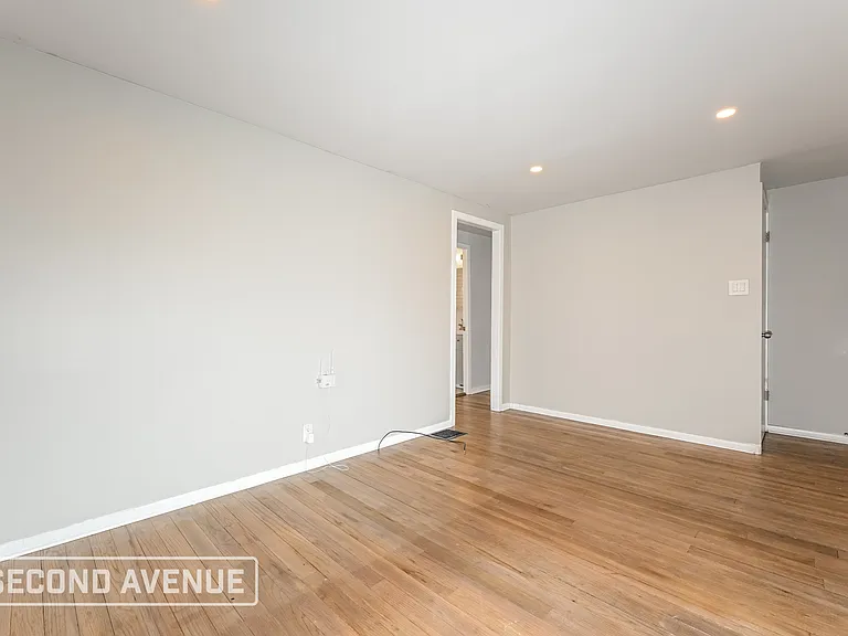 1886 Anderson Ave — Photo 6