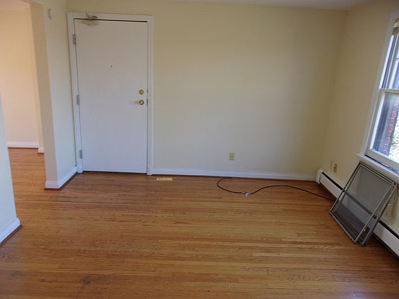3rd image of 30 Highland Pkwy #1