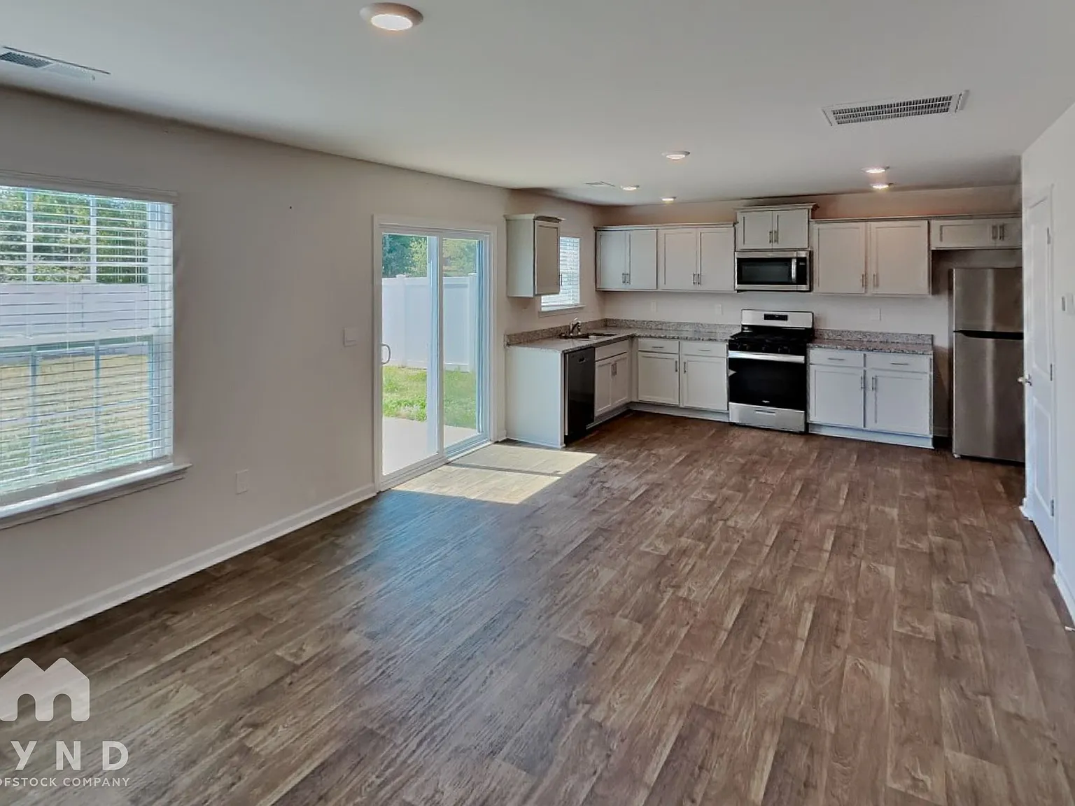 4 bed, 2.5 bath, 1613 sqft, $2,025 — Photo 3
