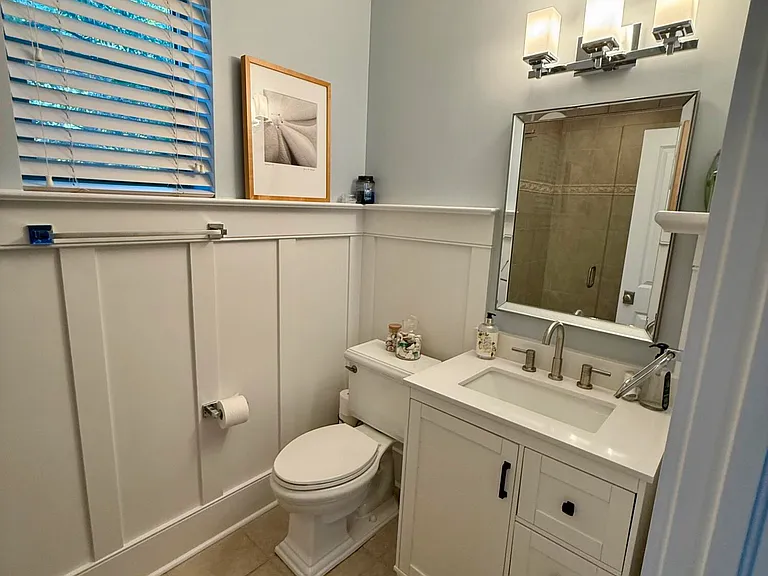 359 Ahern St — Photo 3