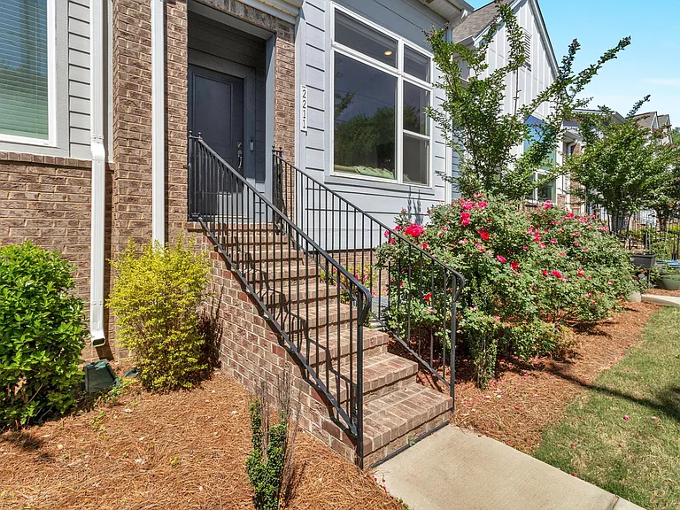 2211 Statesville Ave — Photo 25
