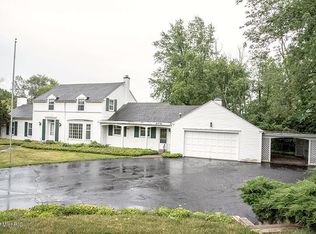 2660 Littlefield Dr NE, Grand Rapids, MI 49506