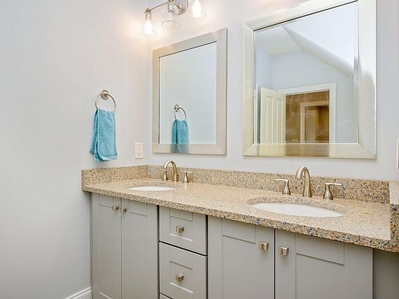3rd image of 829 Coldwater Creek Cir