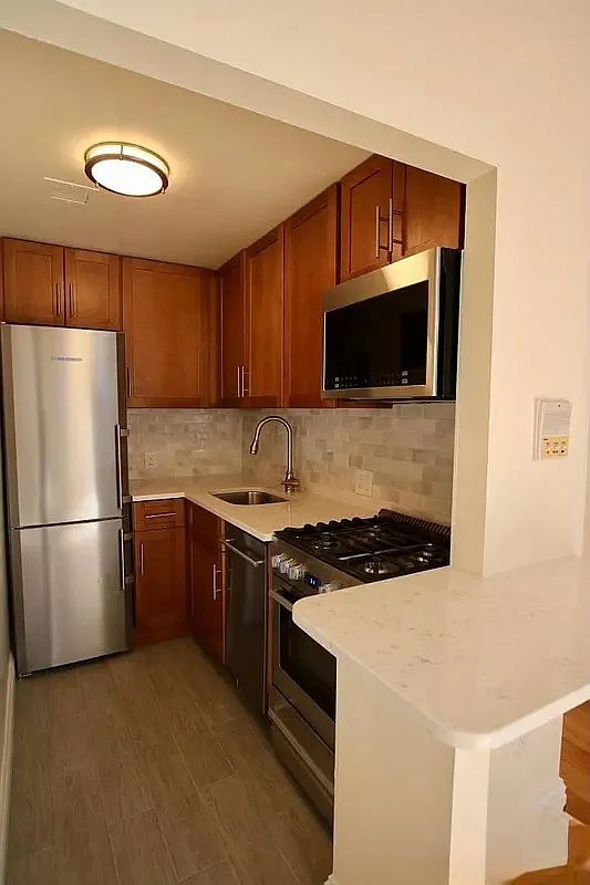 122 West 75th Street — Photo 2