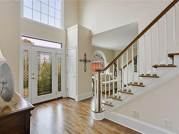 3rd image of 206 Scotney Glen Cir