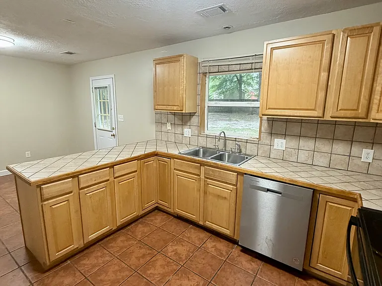 513 Cherokee Ct — Photo 11